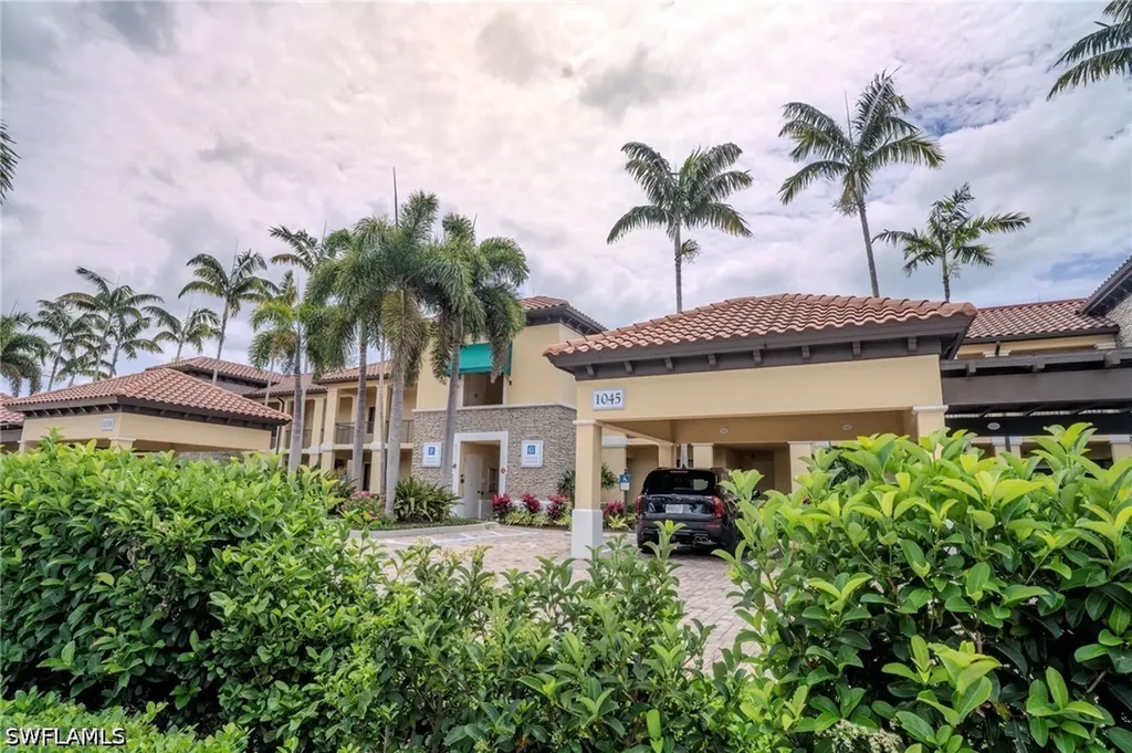 1045 Sandpiper Street Naples FL 34102