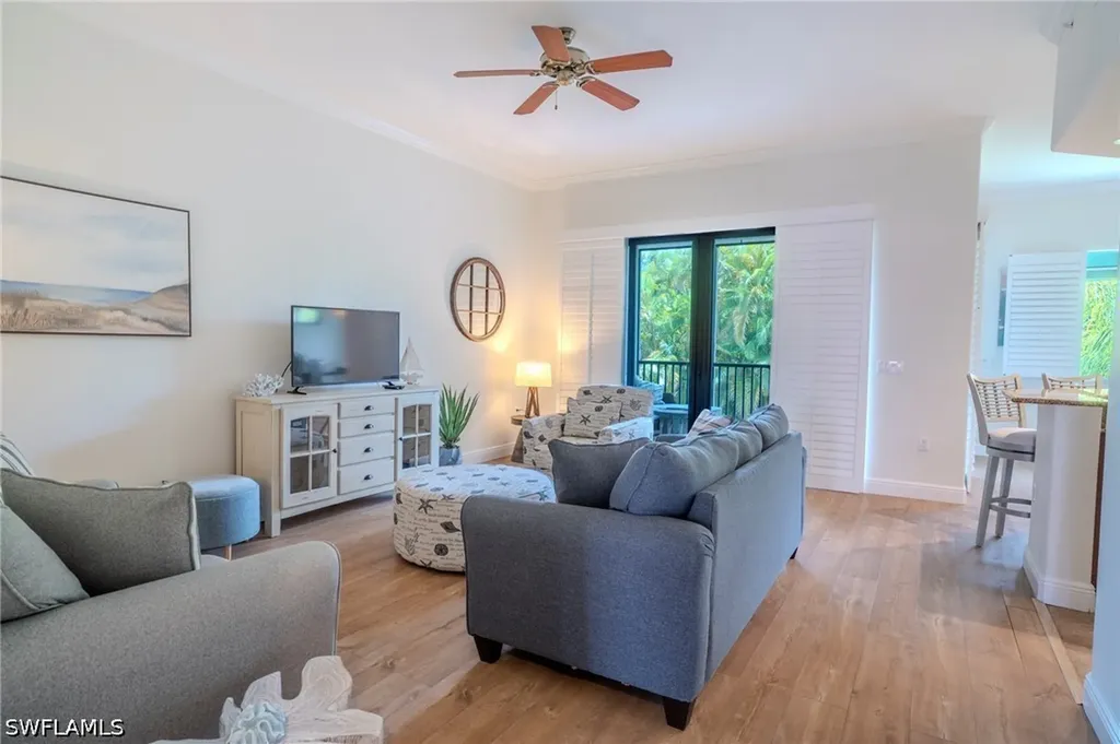 1045 Sandpiper Street Naples FL 34102