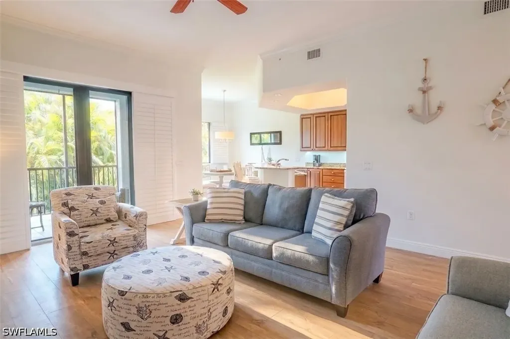 1045 Sandpiper Street Naples FL 34102