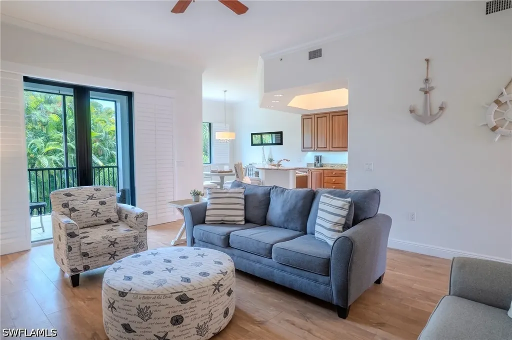 1045 Sandpiper Street Naples FL 34102