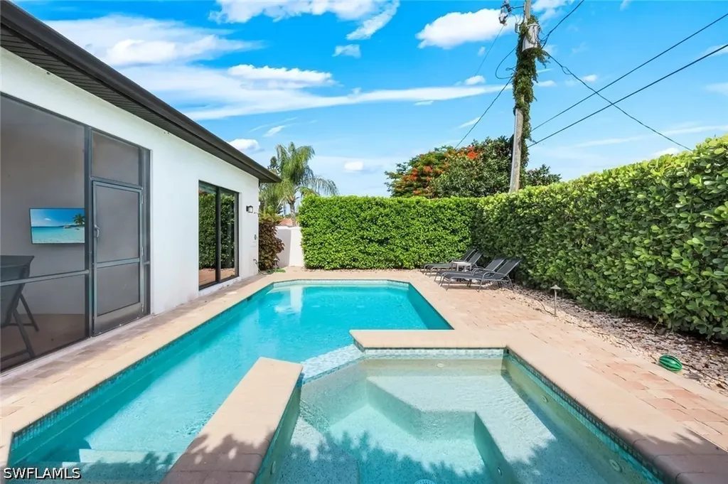 631 100th Avenue N Naples FL 34108