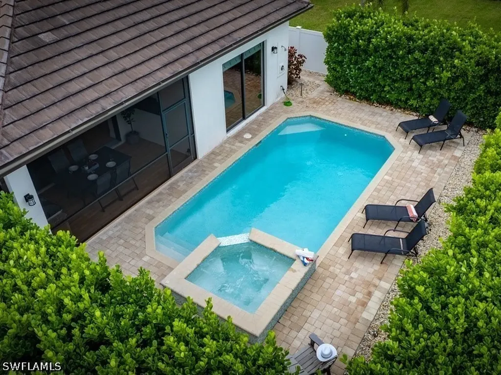 631 100th Avenue N Naples FL 34108