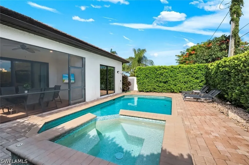 631 100th Avenue N Naples FL 34108