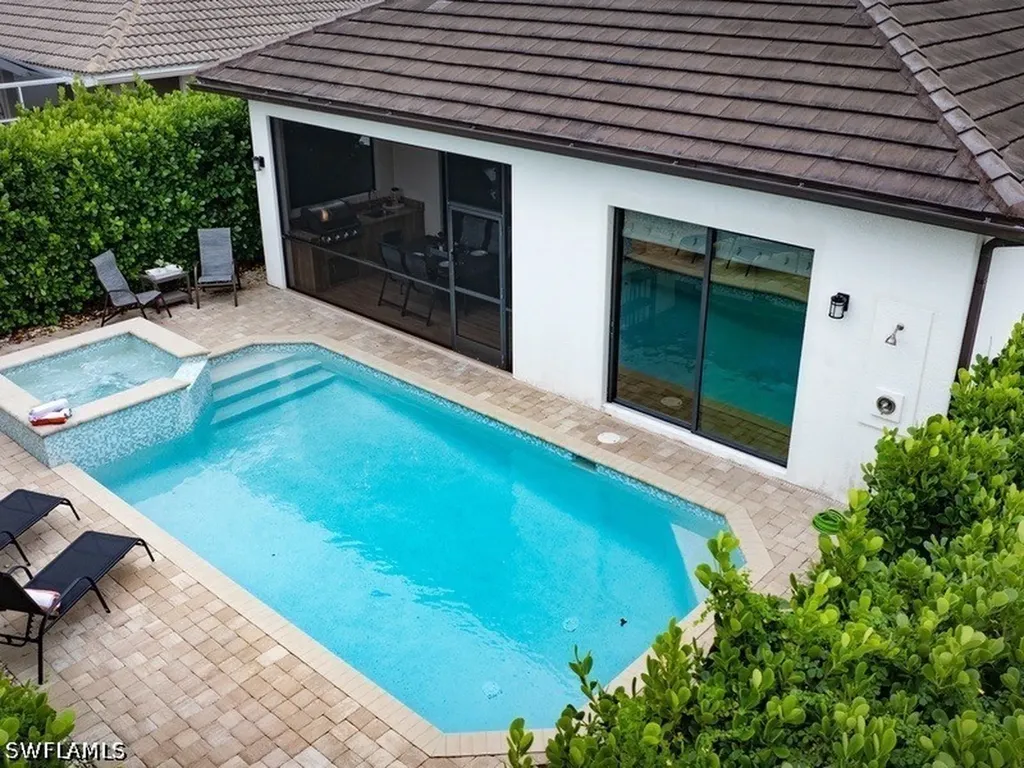 631 100th Avenue N Naples FL 34108