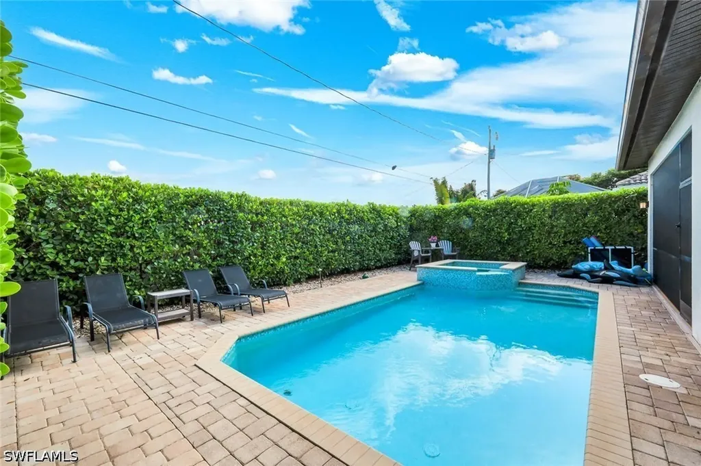 631 100th Avenue N Naples FL 34108