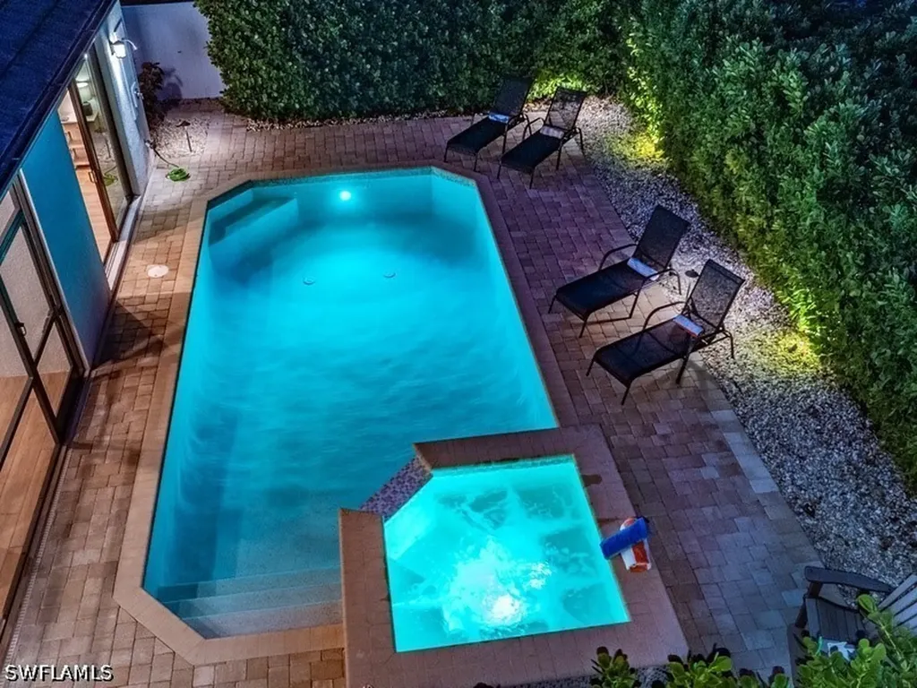 631 100th Avenue N Naples FL 34108