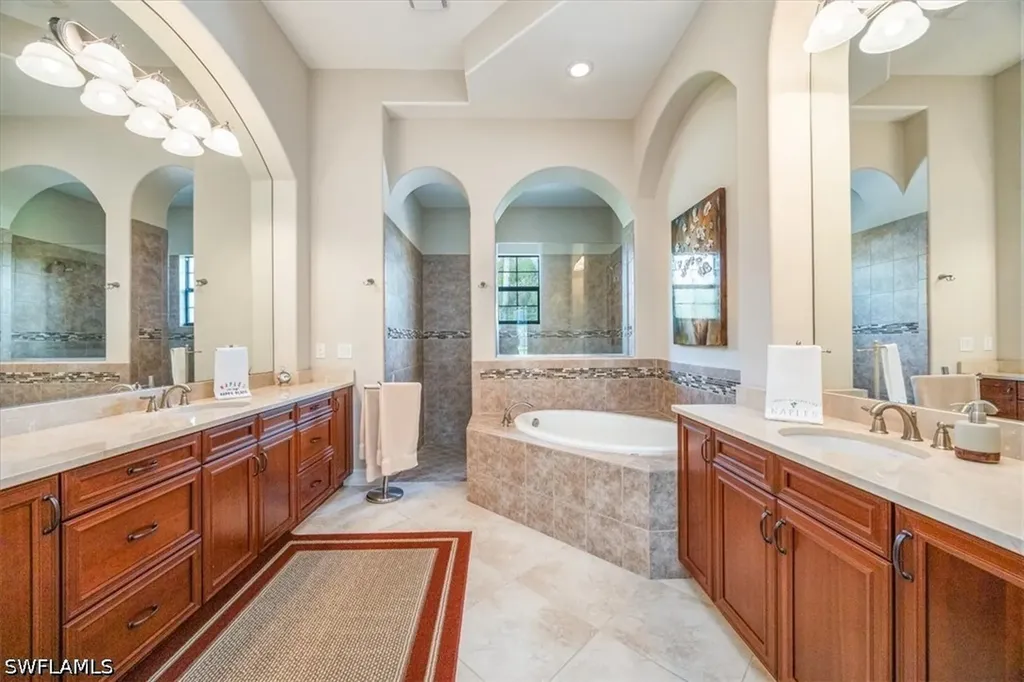 6504 Costa Circle Naples FL 34113