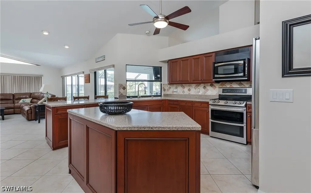 512 SE 33rd Terrace Cape Coral FL 33904