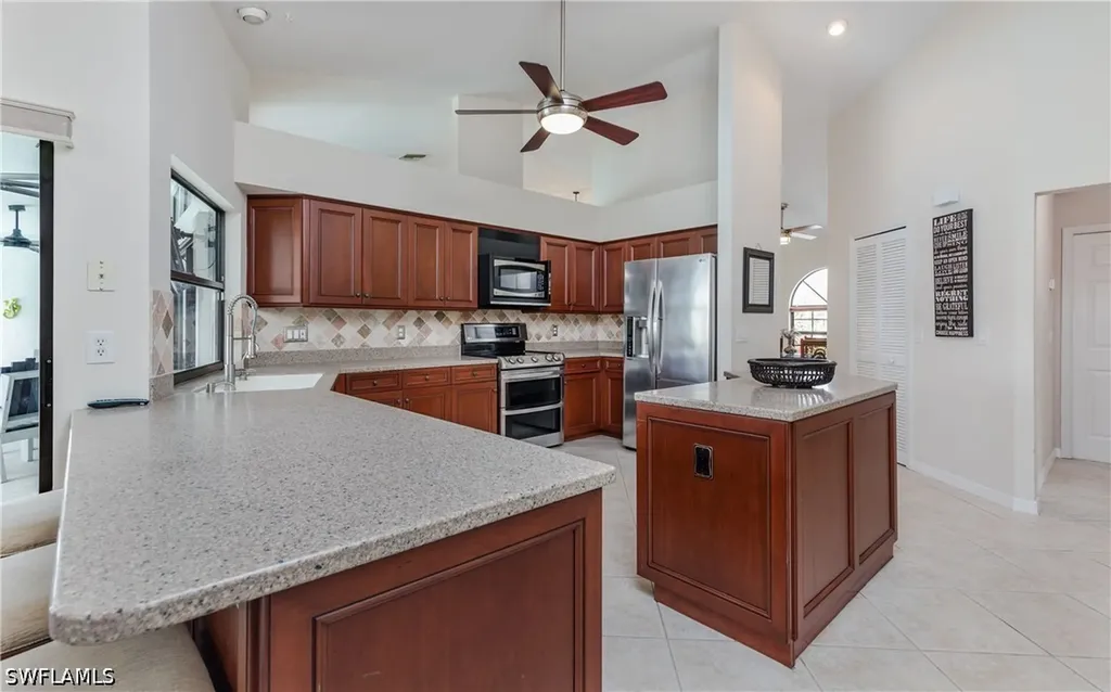 512 SE 33rd Terrace Cape Coral FL 33904