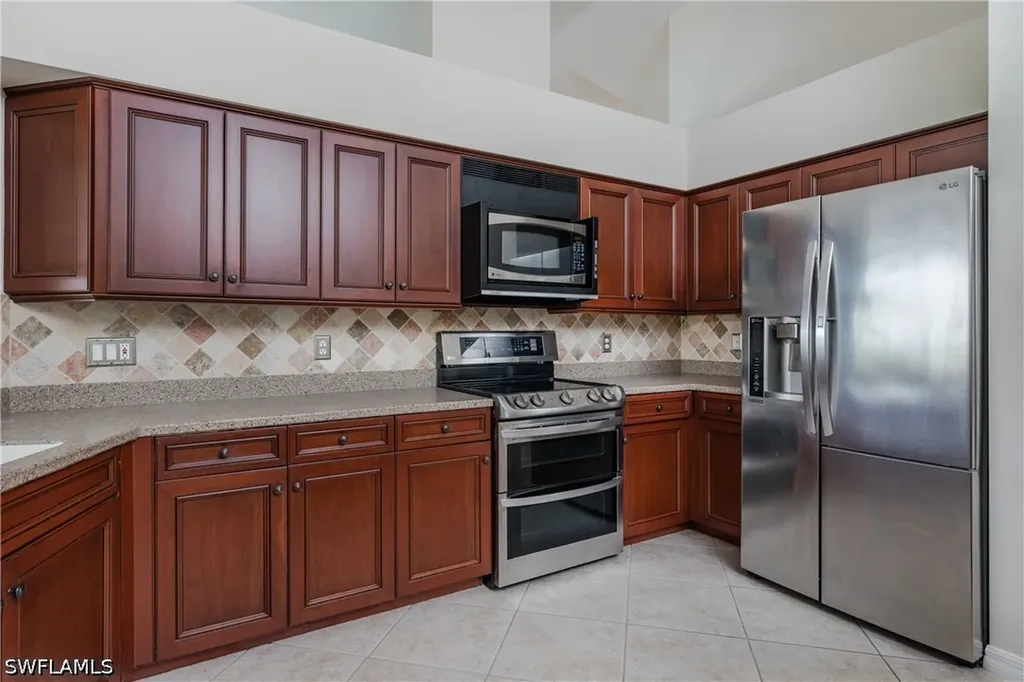 512 SE 33rd Terrace Cape Coral FL 33904
