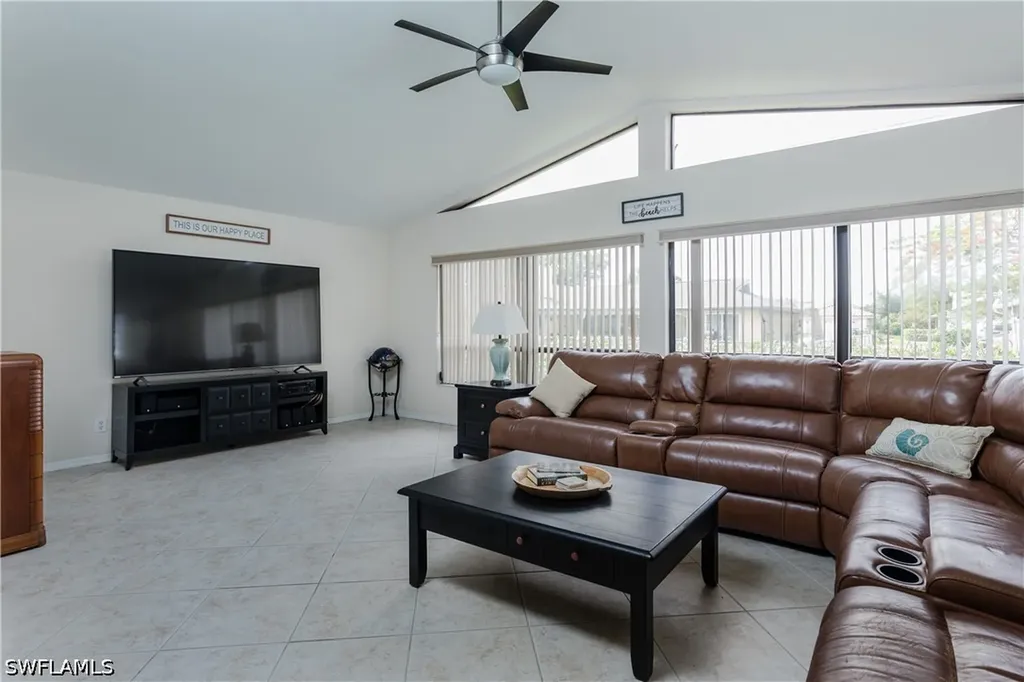 512 SE 33rd Terrace Cape Coral FL 33904