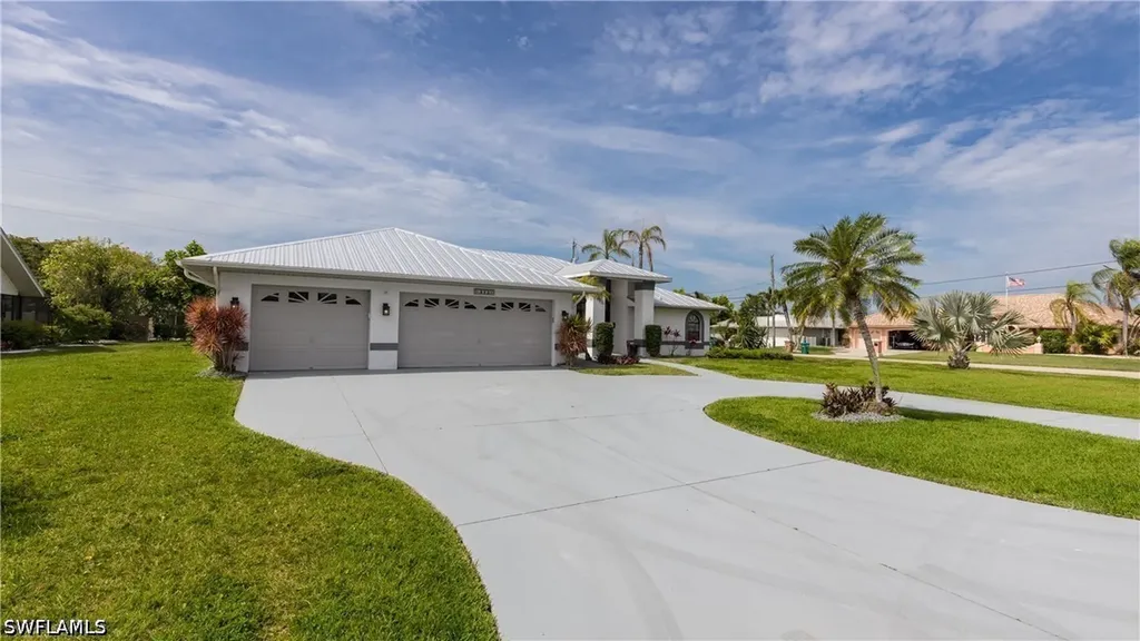 512 SE 33rd Terrace Cape Coral FL 33904