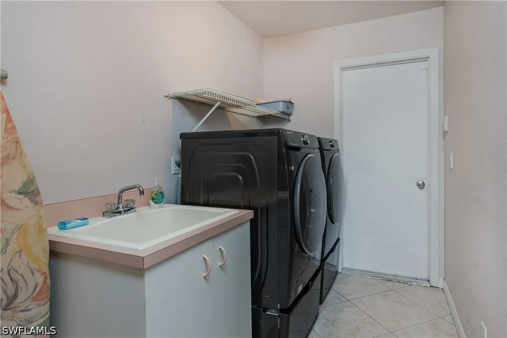 512 SE 33rd Terrace Cape Coral FL 33904