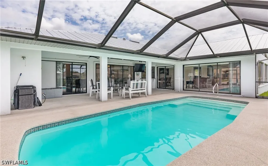 512 SE 33rd Terrace Cape Coral FL 33904