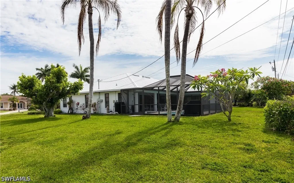 512 SE 33rd Terrace Cape Coral FL 33904