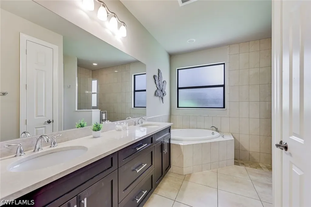 1221 Briarwood Court Naples FL 34104