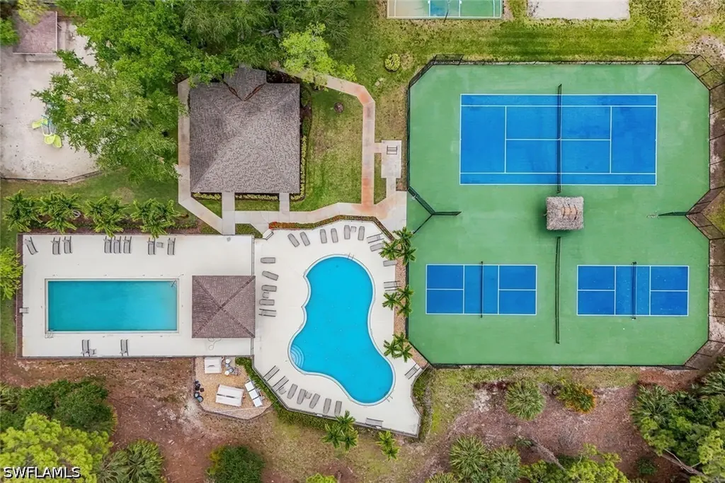 1221 Briarwood Court Naples FL 34104