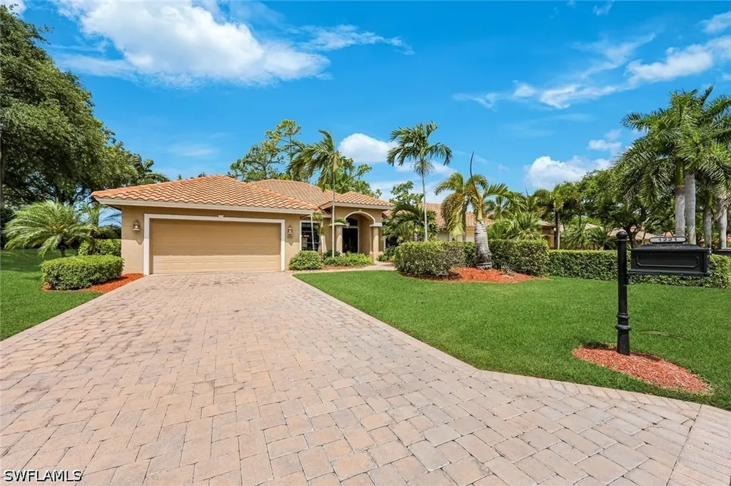 1221 Briarwood Court Naples FL 34104
