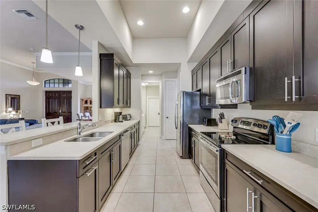 1221 Briarwood Court Naples FL 34104