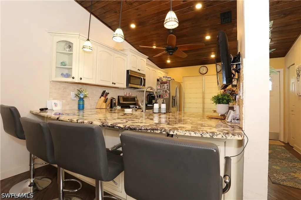 3563 Antarctic Circle Naples FL 34112