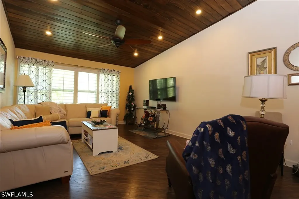 3563 Antarctic Circle Naples FL 34112
