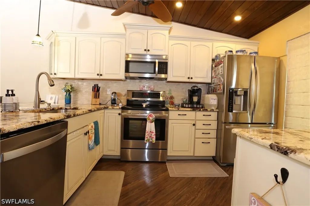 3563 Antarctic Circle Naples FL 34112