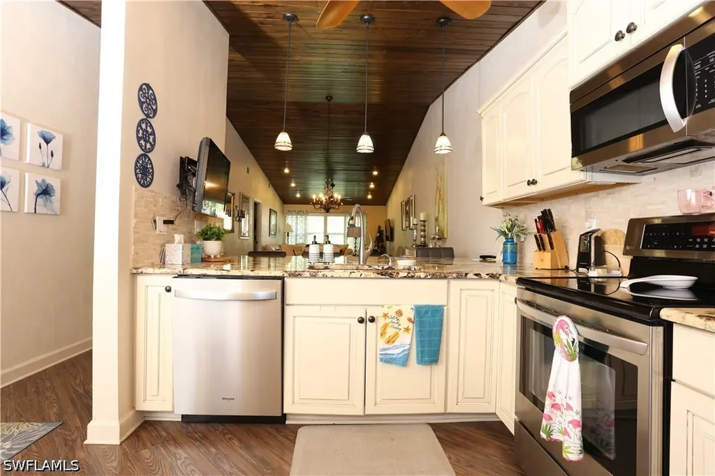 3563 Antarctic Circle Naples FL 34112