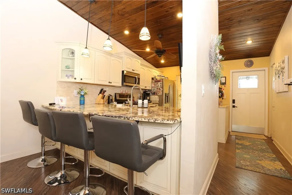 3563 Antarctic Circle Naples FL 34112
