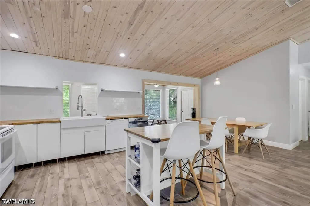 4974 Hawthorn Woods Way Naples FL 34116