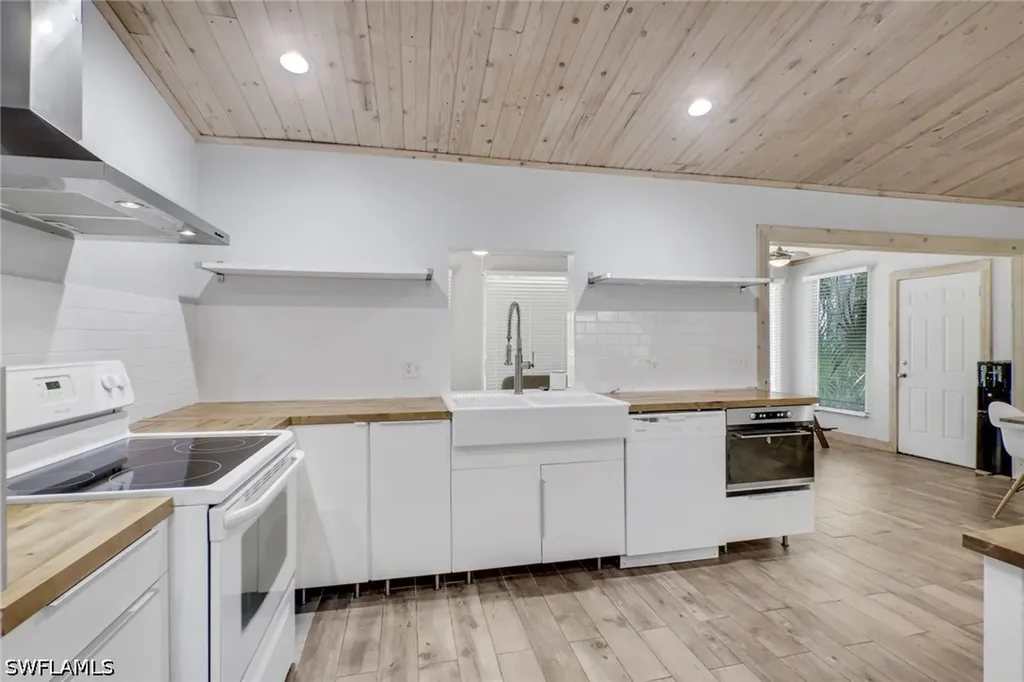 4974 Hawthorn Woods Way Naples FL 34116