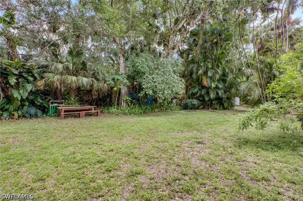 4974 Hawthorn Woods Way Naples FL 34116
