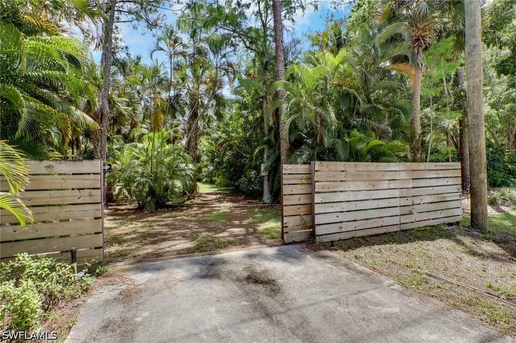 4974 Hawthorn Woods Way Naples FL 34116