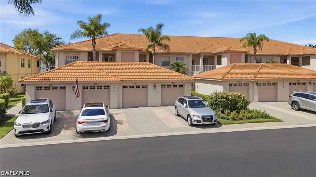 3976 Bishopwood Court E Naples FL 34114