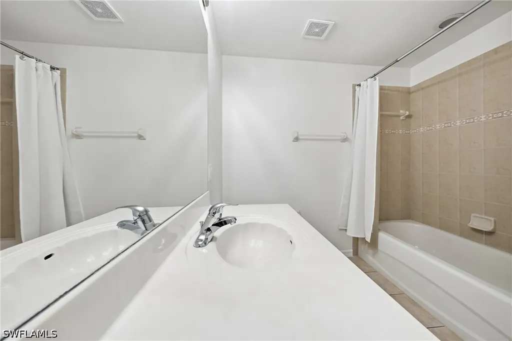3976 Bishopwood Court E Naples FL 34114