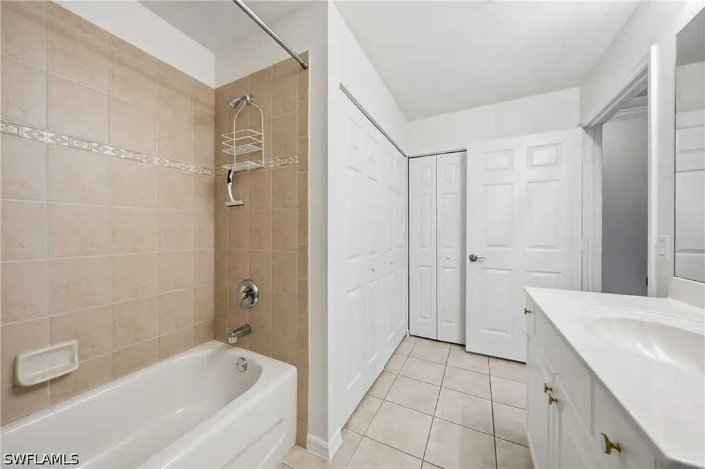 3976 Bishopwood Court E Naples FL 34114
