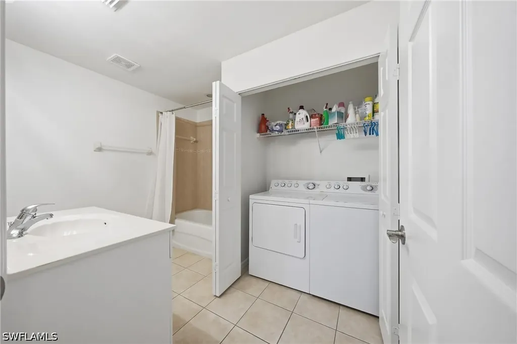 3976 Bishopwood Court E Naples FL 34114