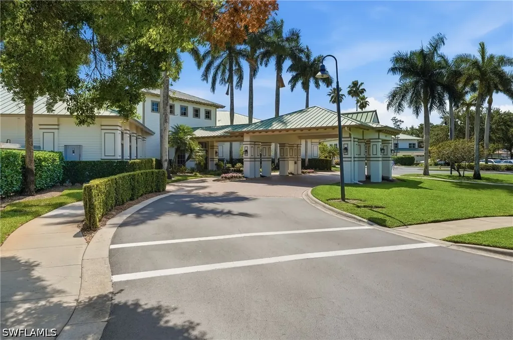 3976 Bishopwood Court E Naples FL 34114