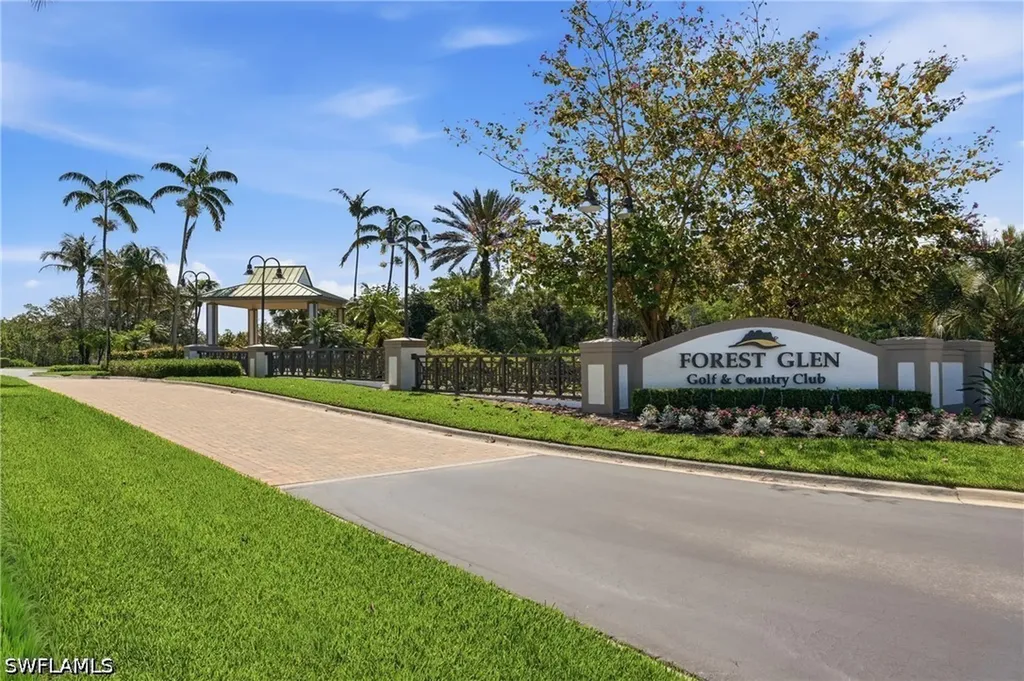 3976 Bishopwood Court E Naples FL 34114