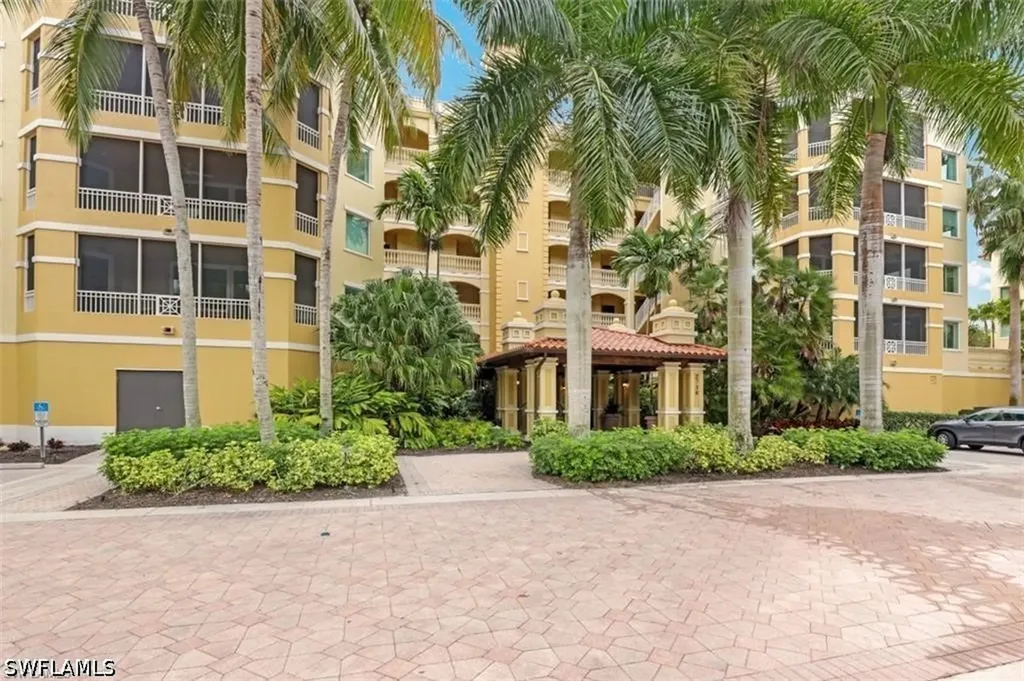 2738 Tiburon Boulevard E Naples FL 34109
