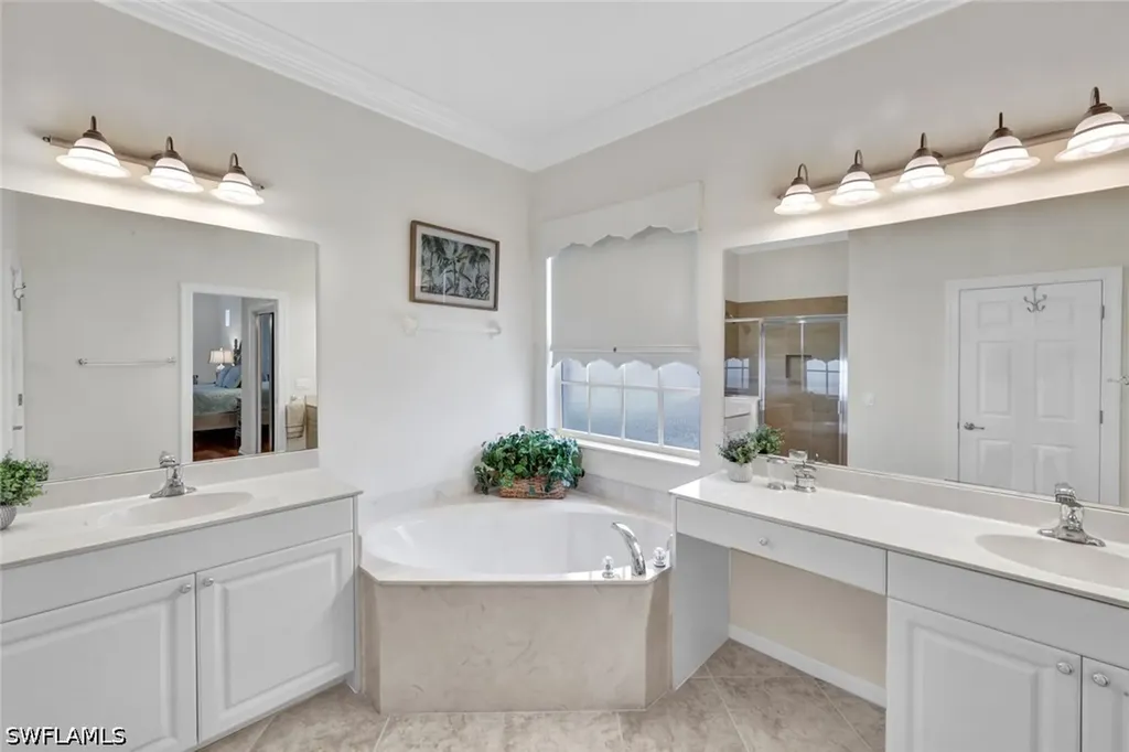 16208 Parque Lane Naples FL 34110