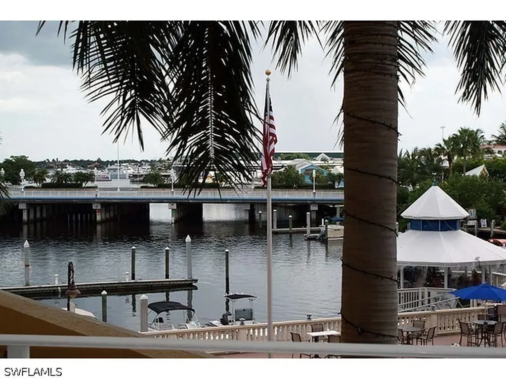 451 Bayfront Place Naples FL 34102-6470