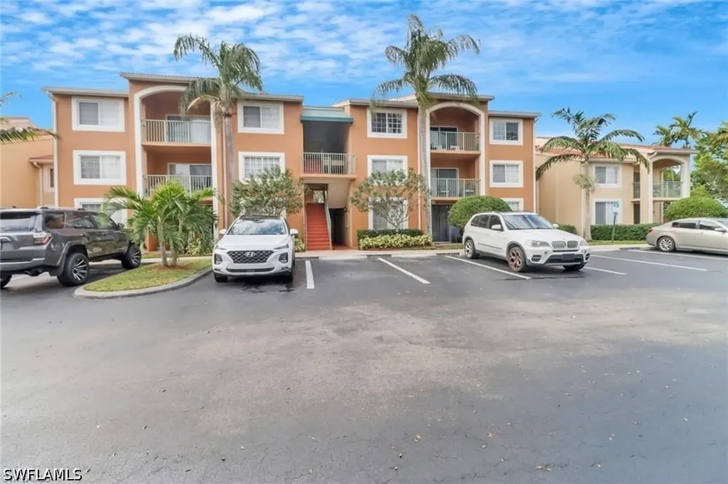 1180 Wildwood Lakes Boulevard Naples FL 34104