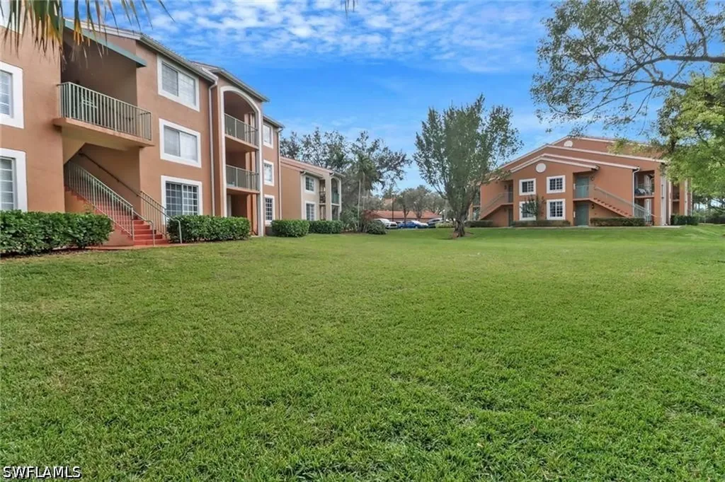 1180 Wildwood Lakes Boulevard Naples FL 34104