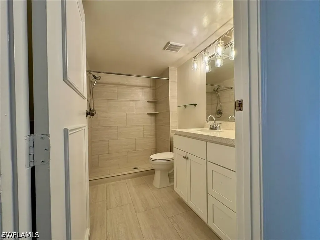 1180 Wildwood Lakes Boulevard Naples FL 34104