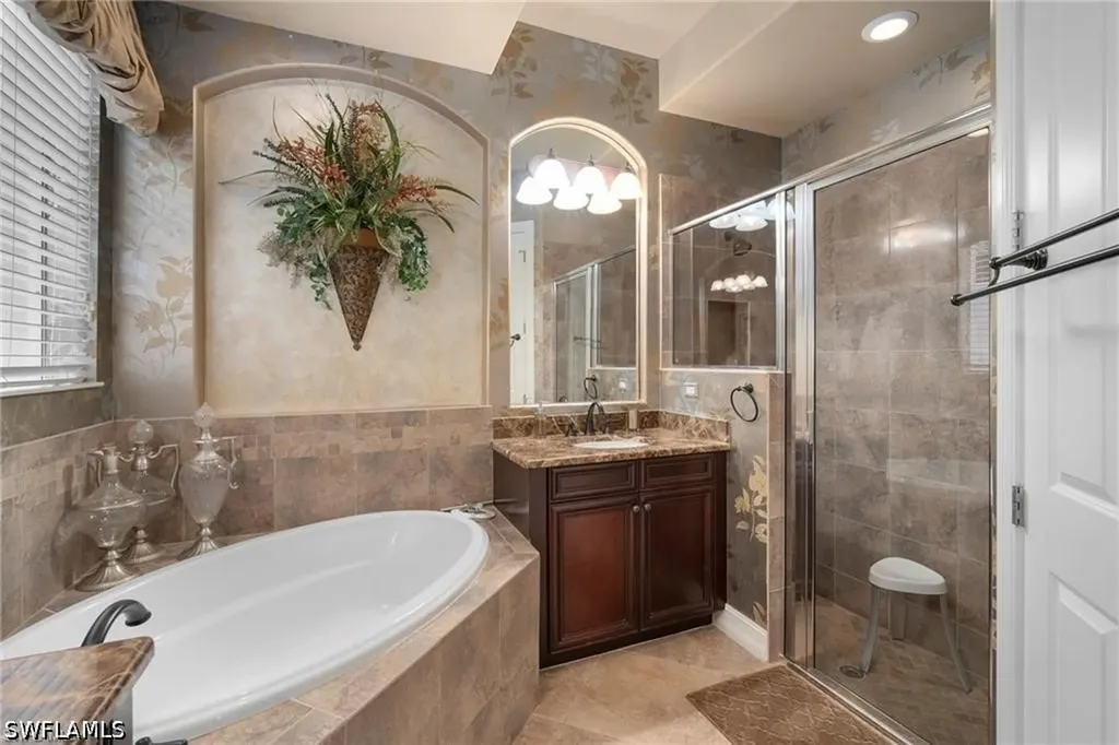 6476 Caldecott Drive Naples FL 34113