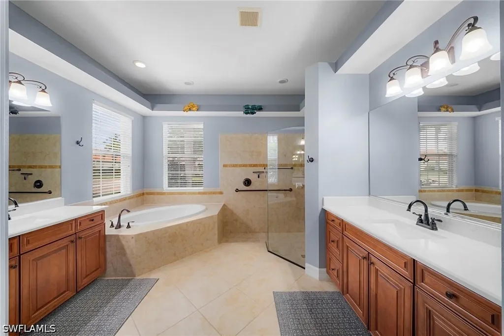 10053 Lions Bay Court Naples FL 34120