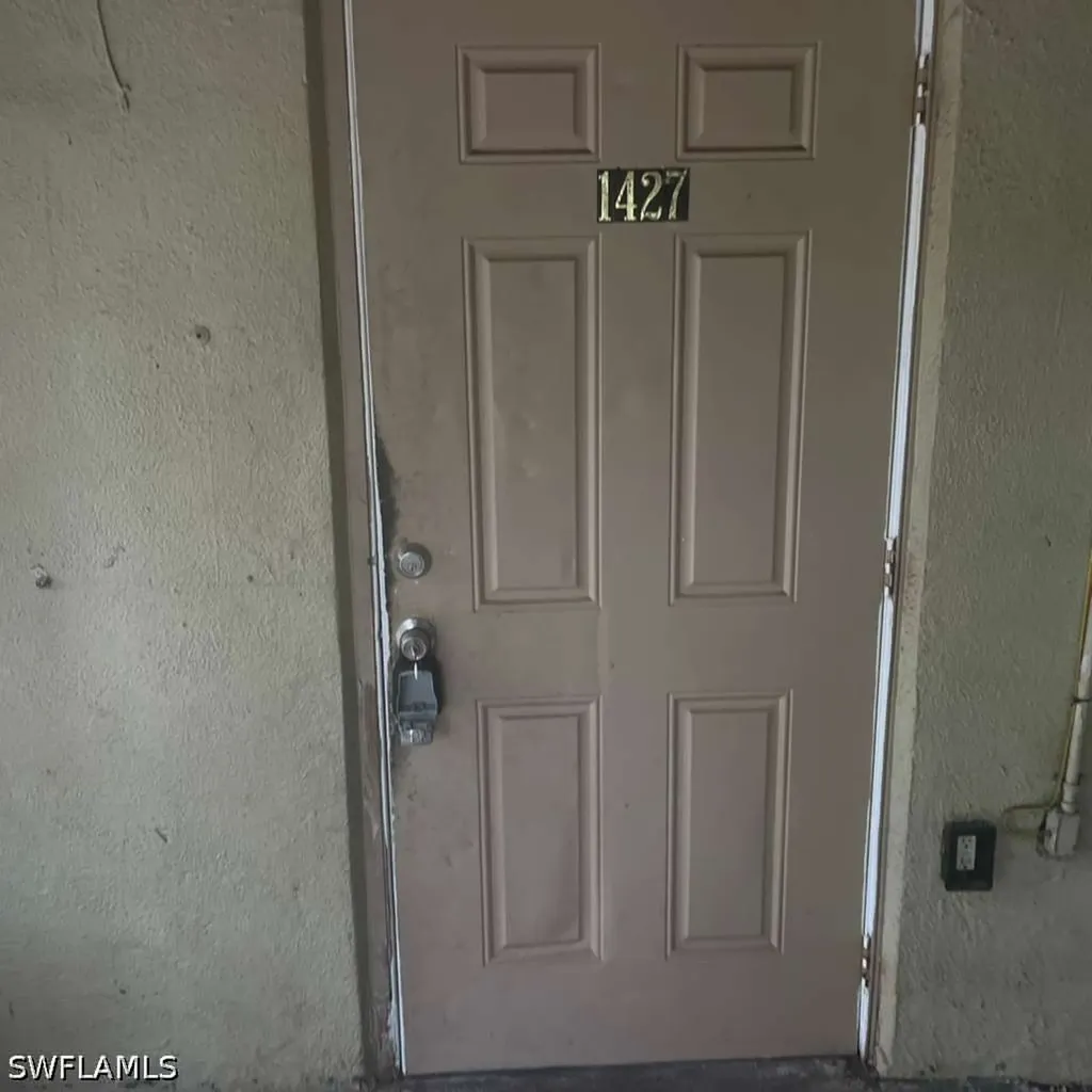 1427 Markland Fort Myers FL 33916