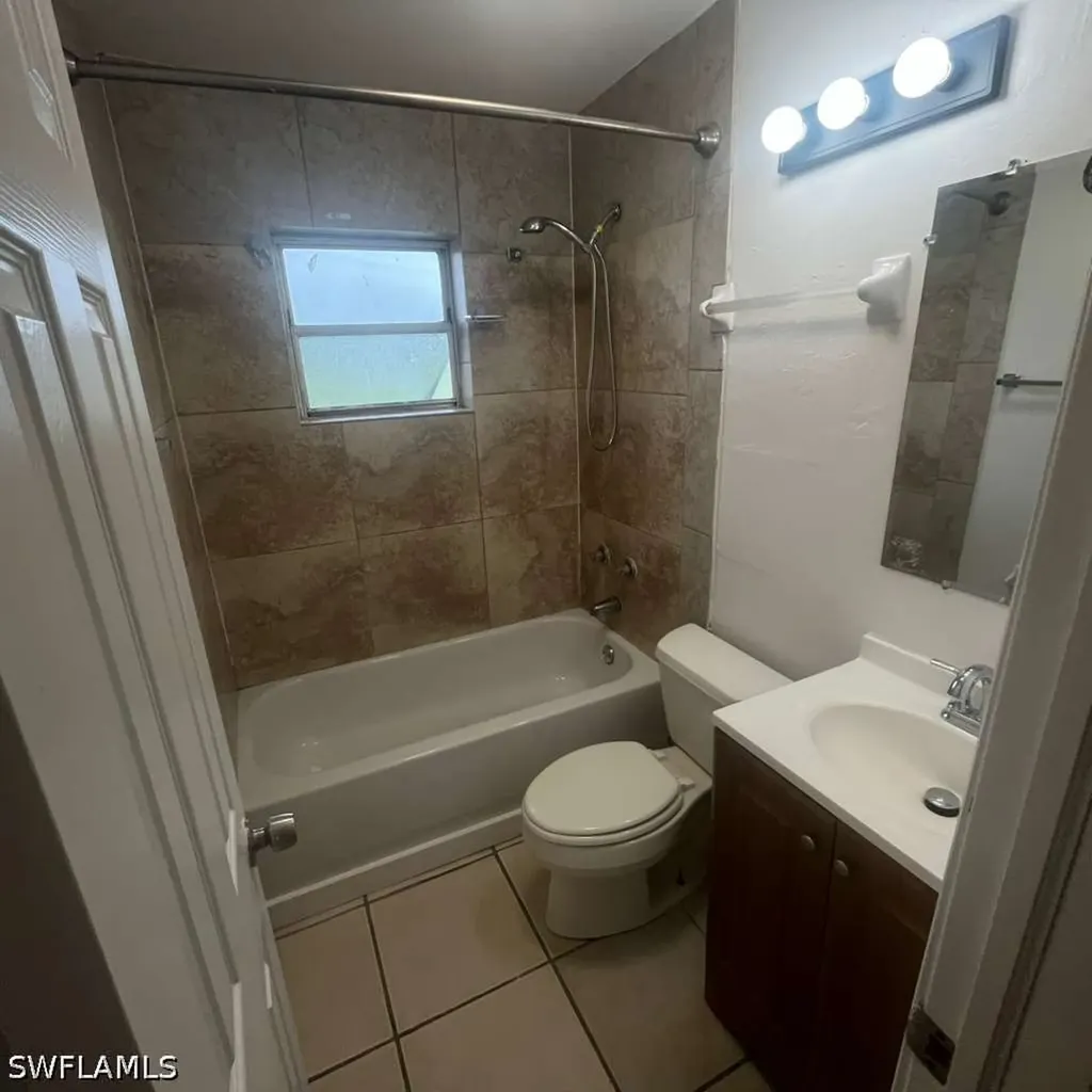 1427 Markland Fort Myers FL 33916