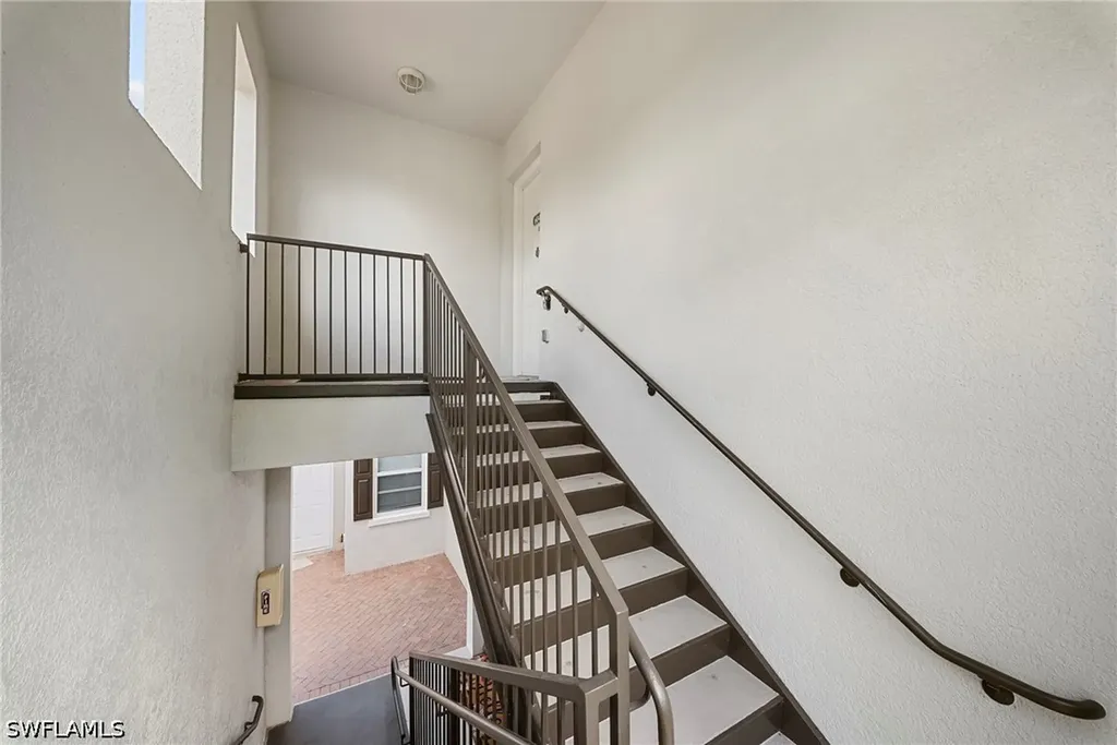 970 Peggy Circle Naples FL 34113