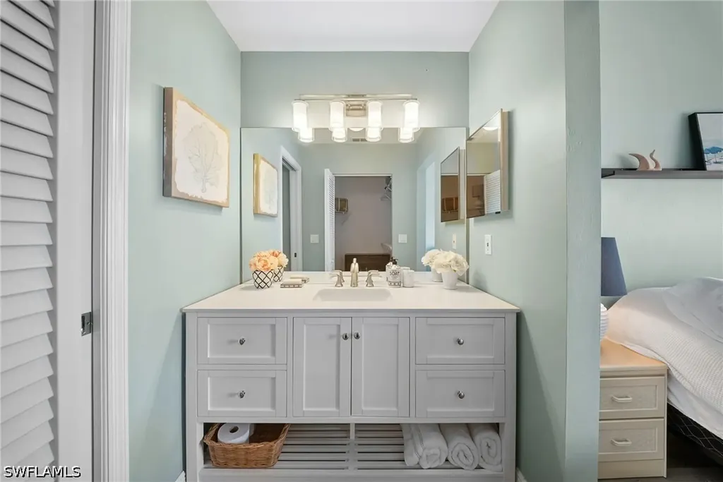 565 Windsor Square Naples FL 34104